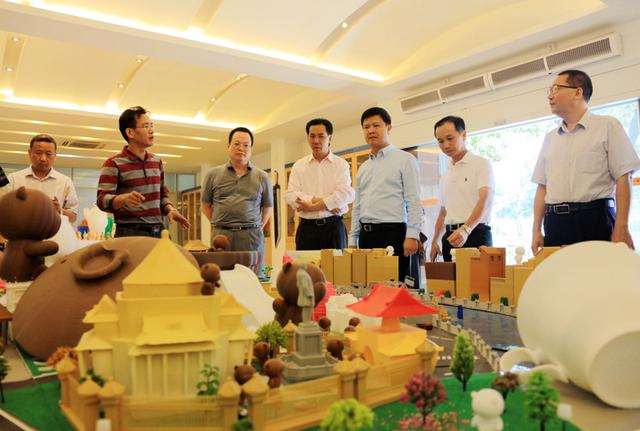 广东省人社厅副厅长称赞白云工商技师学院