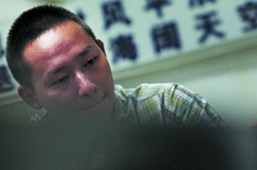 打伤色狼被拘大学生离深返乡  称“再遇到只会报警”