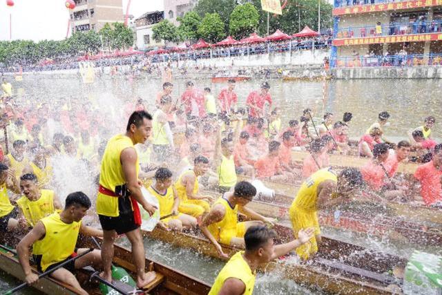 传统龙舟公开赛暨高要金利龙舟大赛圆满落幕