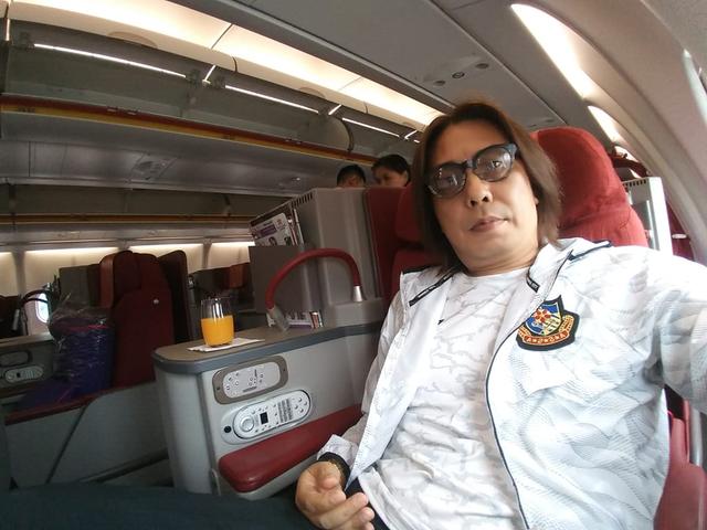 热捧世界杯 Eason校长洗手间相遇