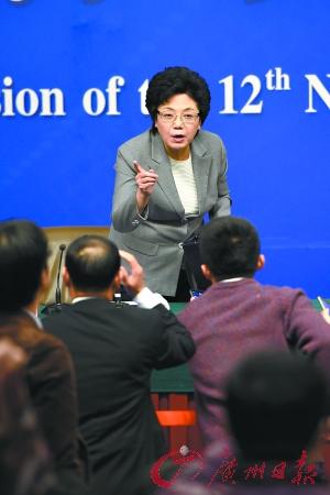 全面二孩政策实施 目前不会取消社会抚养费