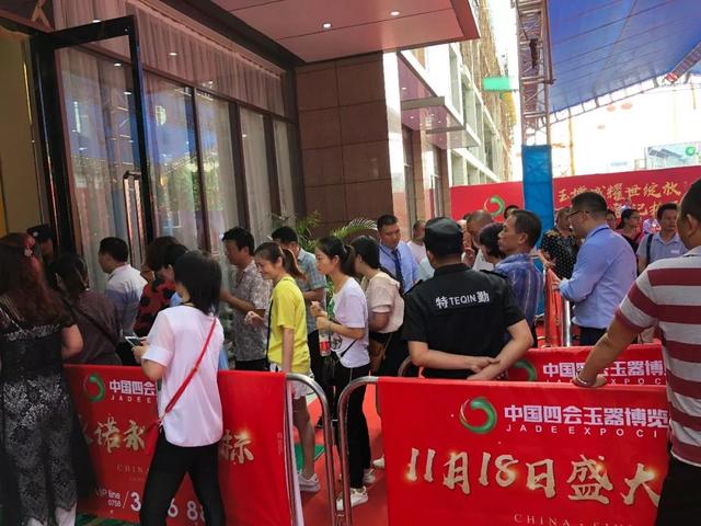 【万商峰聚 玉博天成 】四会玉博城项目政策发布晚宴及商业主体封顶仪式成功举行