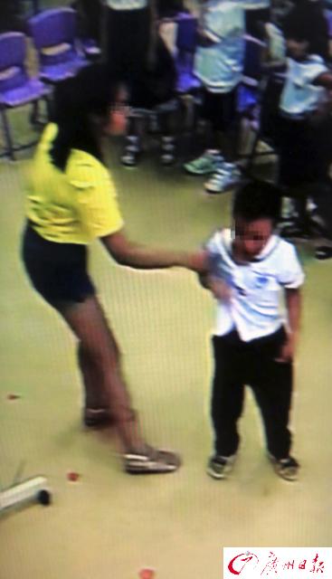 广州一幼儿园学生上舞蹈课没学好被老师扇打