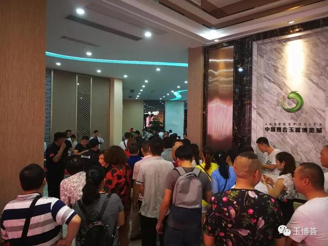 【万商峰聚 玉博天成 】四会玉博城项目政策发布晚宴及商业主体封顶仪式成功举行