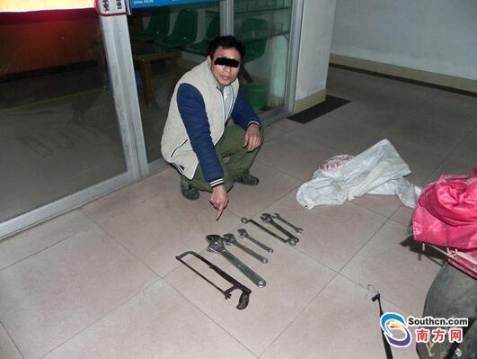 韶關(guān)曲江兩男子開著拖拉機(jī)去盜竊電網(wǎng)鐵塔