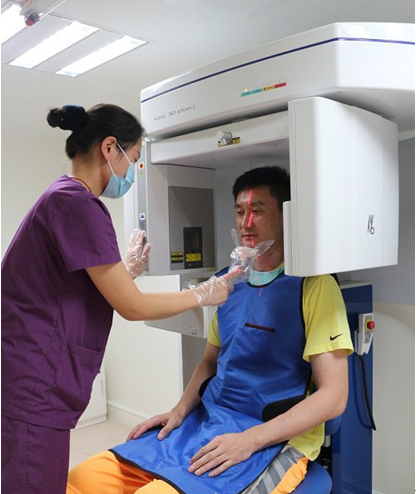 广东篮球主教练杜锋和他的德国牙科医生