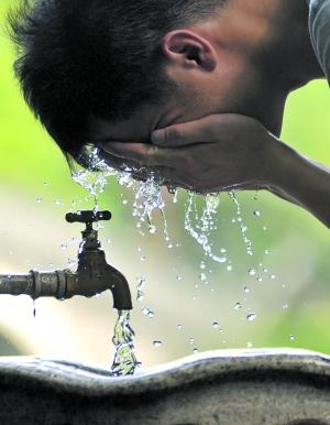 广州发今年首个高温黄色预警 最高气温35℃