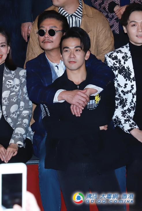 钱小豪罕有偕两子现身 27岁景峰：我想“打老爸”