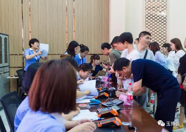 【万商峰聚 玉博天成 】四会玉博城项目政策发布晚宴及商业主体封顶仪式成功举行