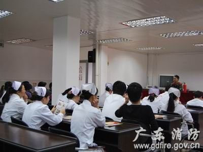 河源消防进医院宣传平安生活无弱者理念