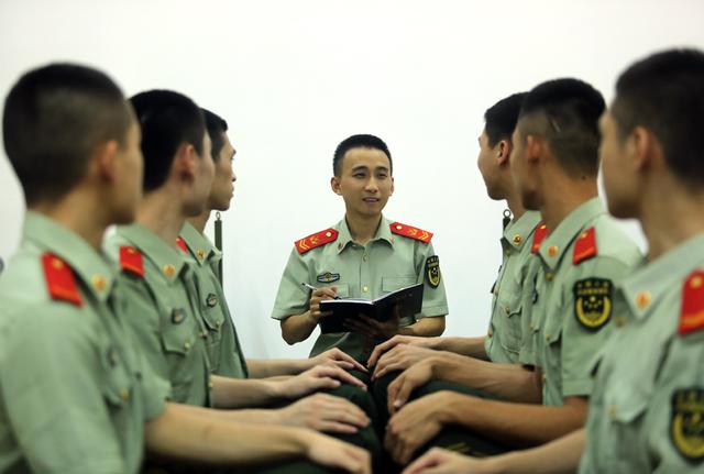 深圳边防武警开展谈心交流活动