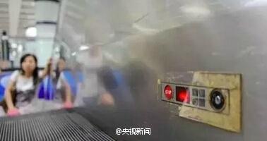 女子卷入手扶电梯身亡 调查结果公布:震惊