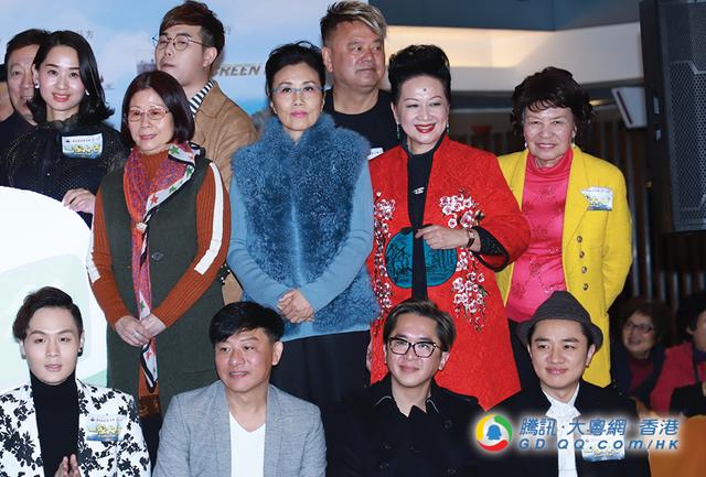 钱小豪罕有偕两子现身 27岁景峰：我想“打老爸”