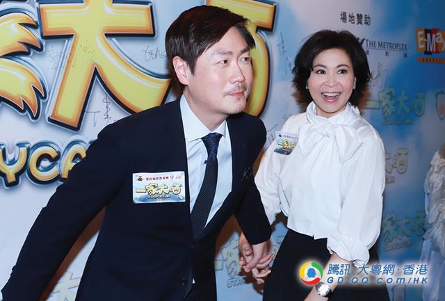 钱小豪罕有偕两子现身 27岁景峰：我想“打老爸”