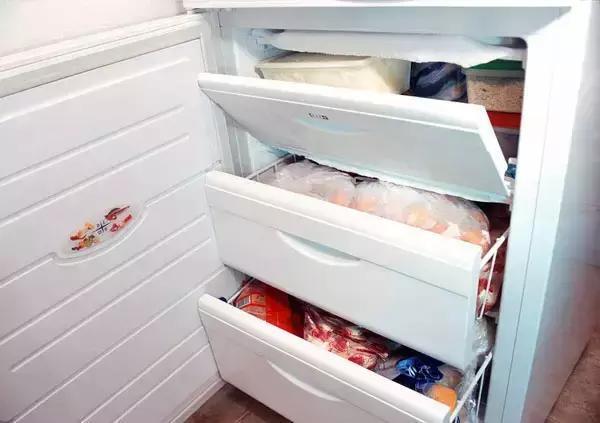 夏季冰箱里放这个 有人省掉两倍电！