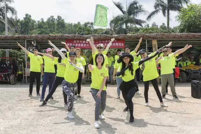 潮人们的团建套路必然是 这个表面看起来风平浪静的团建下 实则暗流