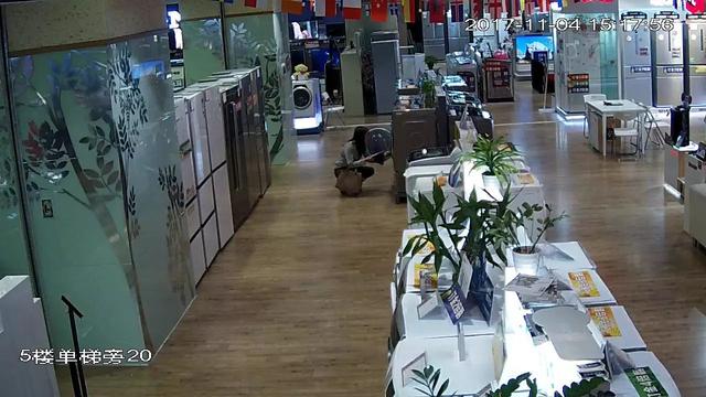佛山一顧客從商場(chǎng)洗衣機(jī)內(nèi)偷走一個(gè)錢包