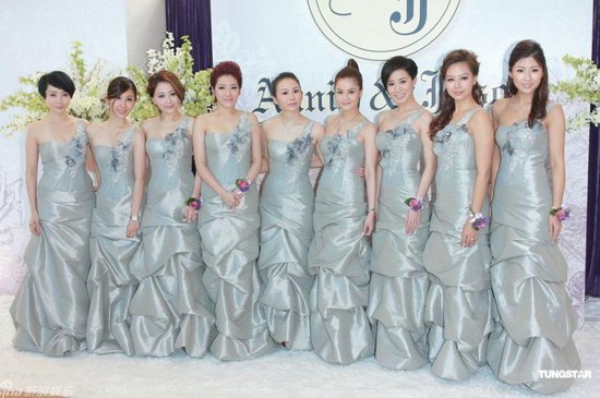 新娘伴娘靓丽发型齐抢镜