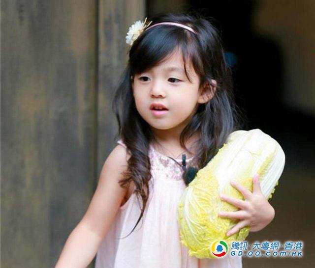 纯真可爱的小泡芙成为家喻户晓的"小明星,圈粉无数.