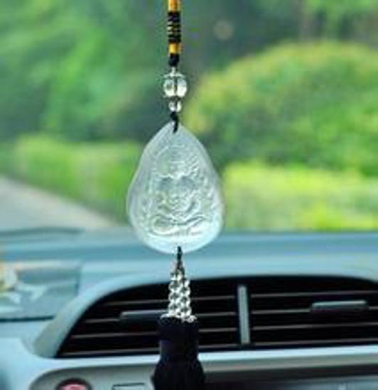 车内饰品过多影响视线 或面临罚款