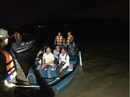 珠海11人被困海上7小時(shí) 幸得救援
