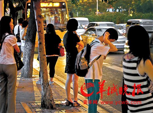 广州昨晚全城大塞交通瘫痪 10公里走了三个钟