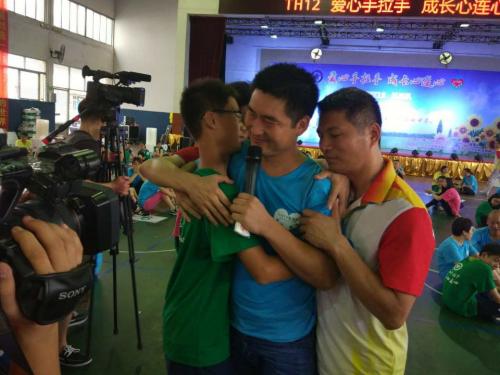 “爱心手拉手 成长心连心”公益活动在佛山举行