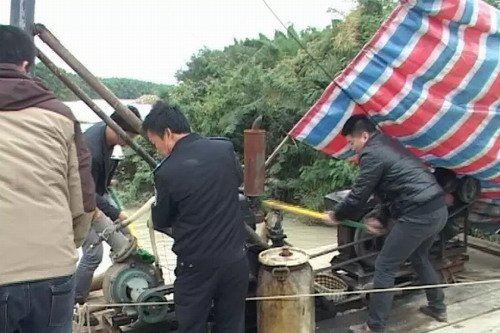 陆丰打击八万博美河道非法采砂行为