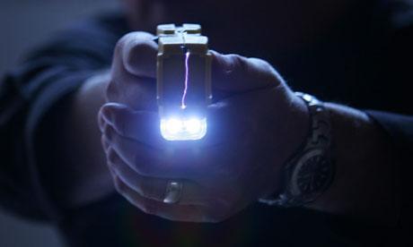 科学家采用电击成功删除人类大脑内指定记忆_大粤网_腾讯网