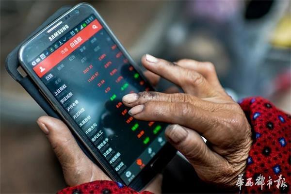 成都擦鞋婆婆是股神 炒股17年胜多败少