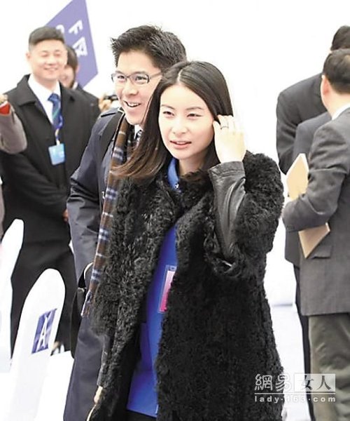 郭晶晶嫁入豪门更会穿 临盆在即大腹便便也时髦