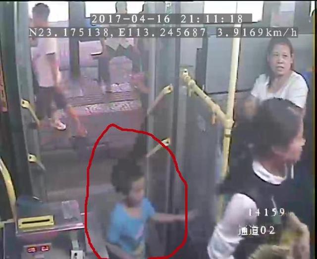 白云4歲男孩晚上9點獨自一人乘公交車