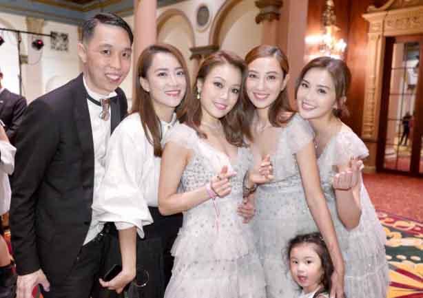 以为是火车 梁浸浸表情包游长城