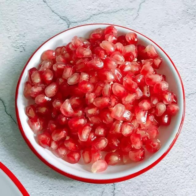 免费试吃突尼斯石榴,为四川果农打call