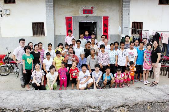 梅州一家族23人患病 医生免费治疗三年多