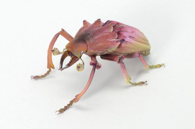 日本艺术家Hiroshi Shinno创作的仿真昆虫雕塑