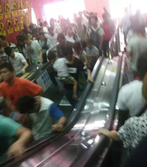 中秋节前一天广州地铁客爆增 多站客流控制