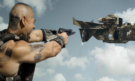 《极乐空间》:延续《第九区》科幻风格; 第九区里的机器人;