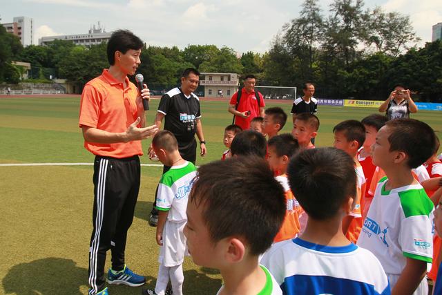 足球之旅 健达+运动广州儿童训练营开班