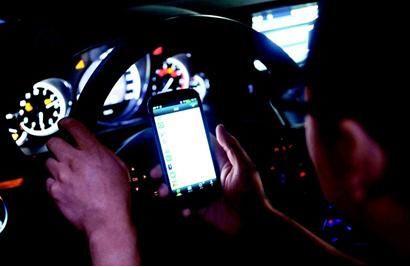 开车玩手机危险超过醉驾毒驾