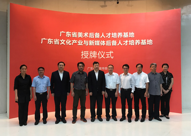 �ഺ��ʱ�������ڶ����������ѧԺ�����ʦ����չ��Ļ