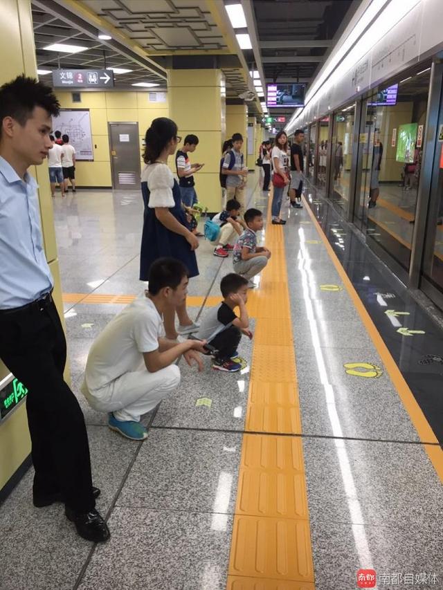 深圳地铁7,9号线开通首日36.1万人次乘坐