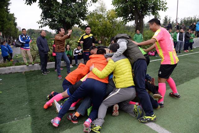 梅州草根足球队梅县庆达实业夺广东联盟杯季军