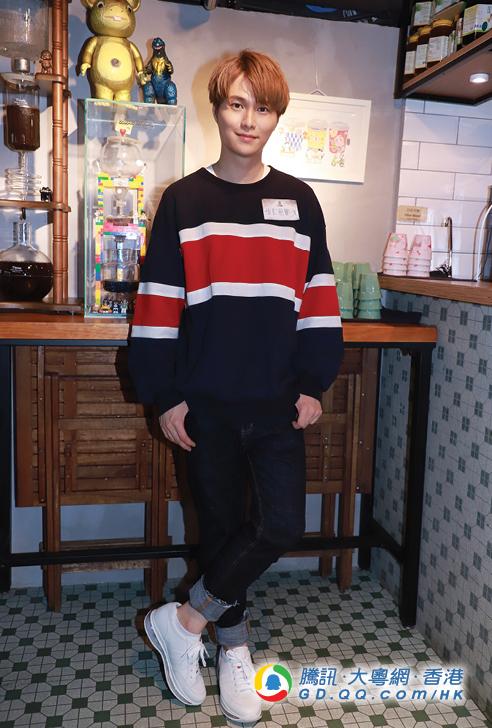 被袁伟豪亲嘴三次 胡鸿钧:感觉很特别