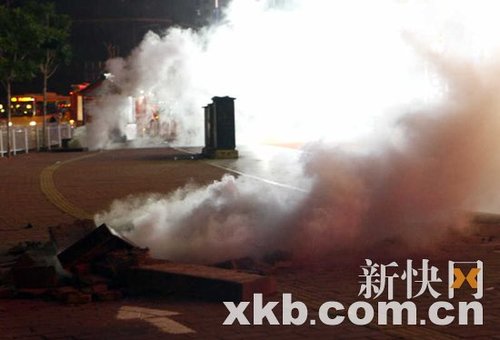 天河路口地下沙井昨晚发生爆炸 5人被气浪掀翻