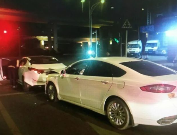 深圳寶安一小伙追尾前車 不僅負(fù)全責(zé)還要被拘役