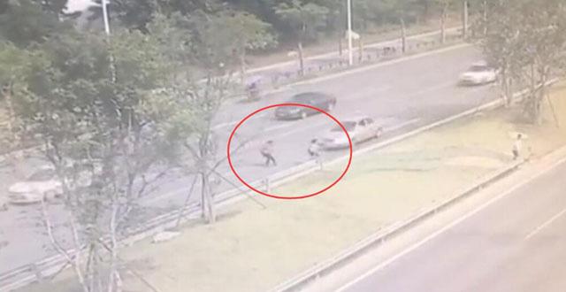 深圳兩名女子在車流中奔跑 監(jiān)控拍下慘痛一幕