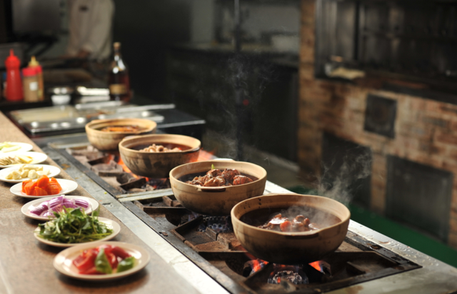 长隆酒店彩蝶谷美食廊 特色啫啫煲火辣登场