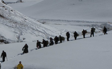 复兴展馆频道 爱公益 > 正文 玉门雪灾:空中救援紧急实施      被困