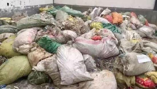 百余吨医疗垃圾流入市场 肮脏尿袋针头被再加工